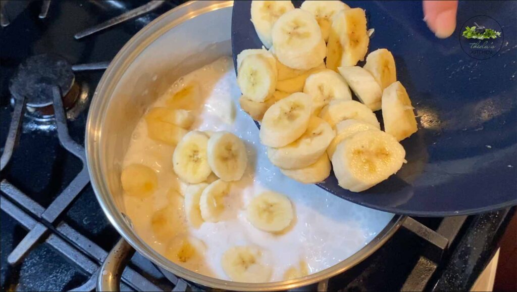 Add bananas to banana pudding