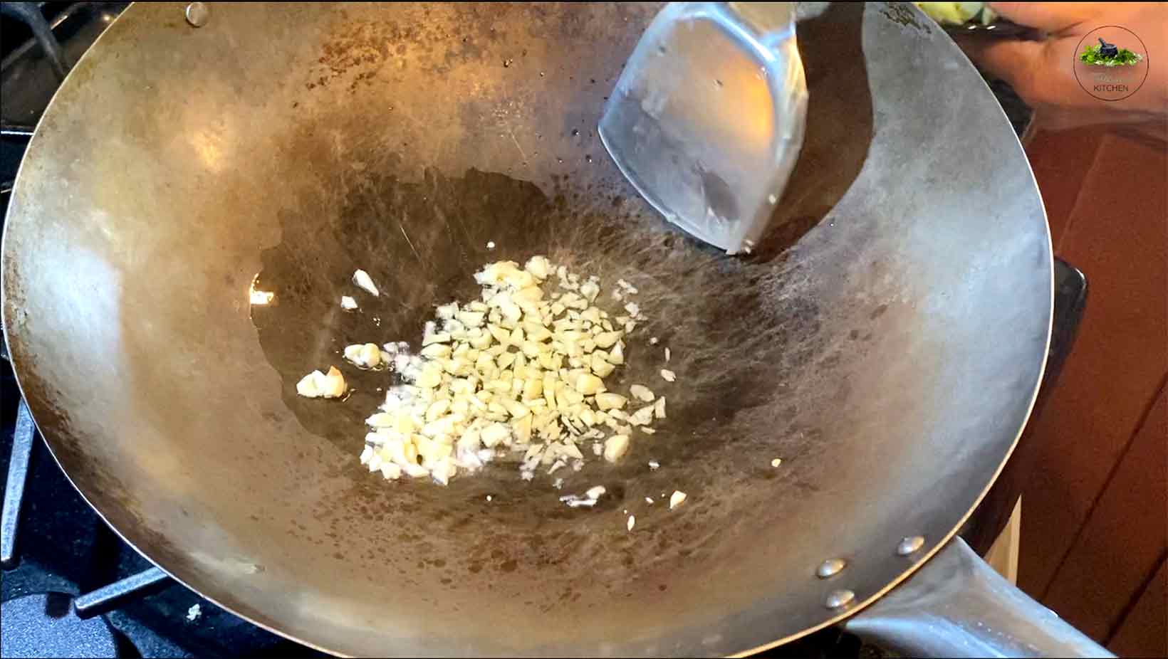 Fry garlic